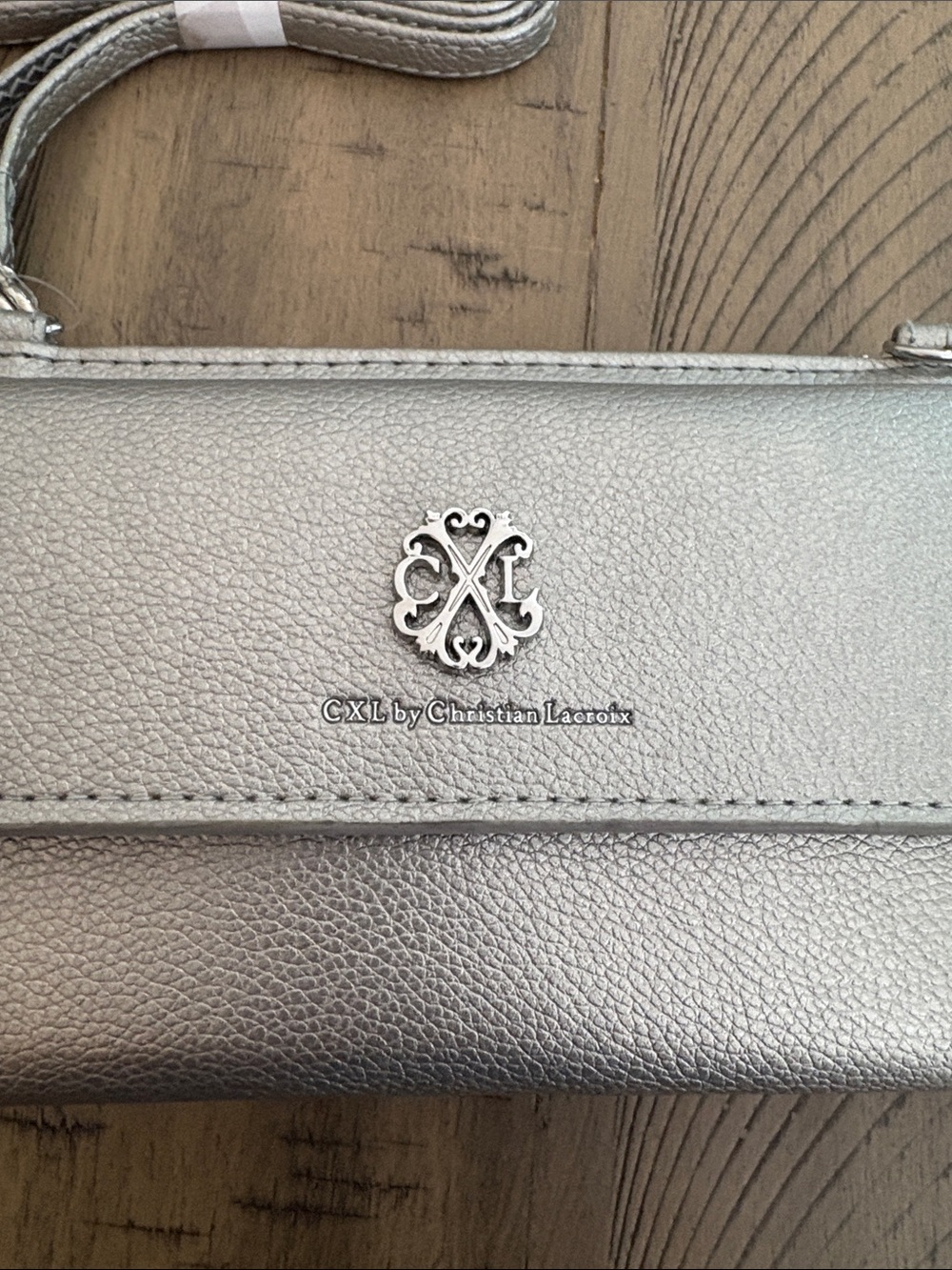 640 Christian Lacroix Metallic Silver Crossbody Wallet - Picture 2 of 11
